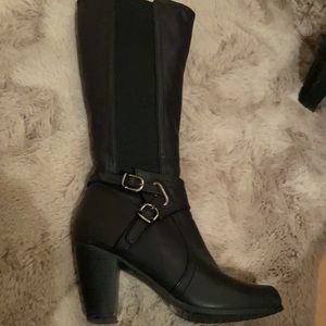 Reitmans Size 10 Heeled lined boots.  Synthetic.
